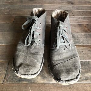 TOMS grey chukka boot